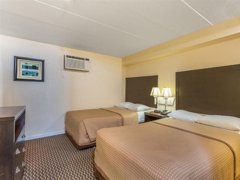Travelodge By Wyndham Suites Virginia Beach Oceanfront Exterior photo