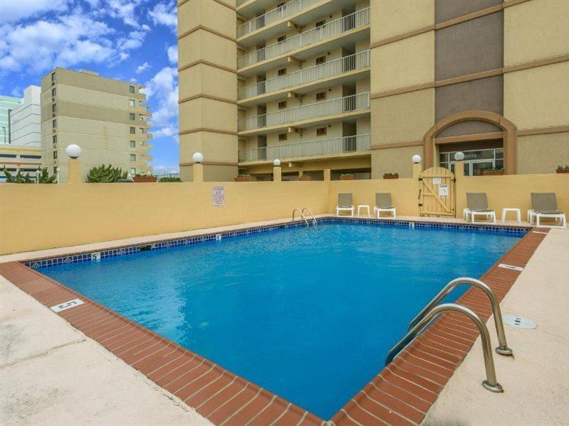 Travelodge By Wyndham Suites Virginia Beach Oceanfront Exterior photo