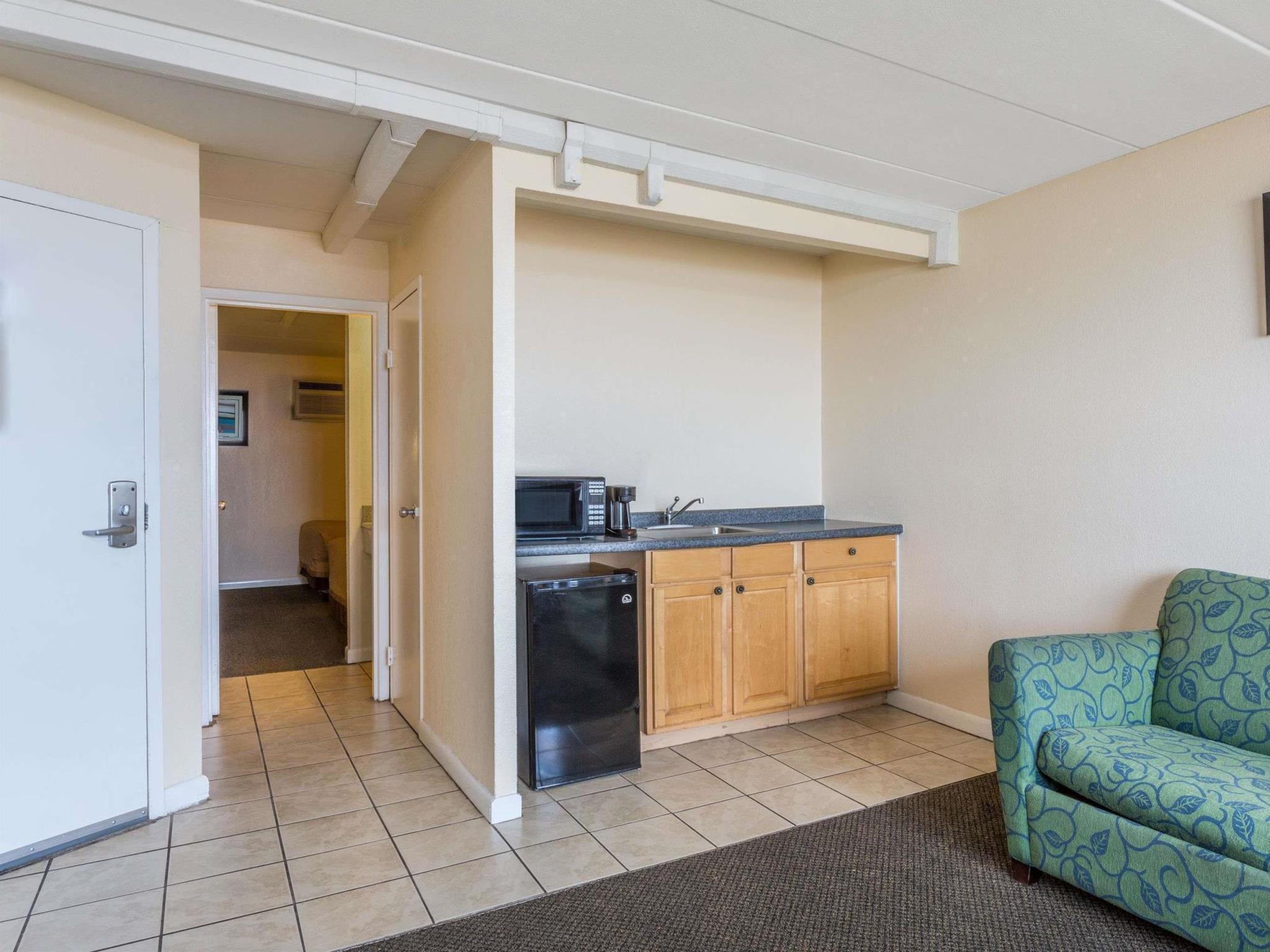 Travelodge By Wyndham Suites Virginia Beach Oceanfront Exterior photo