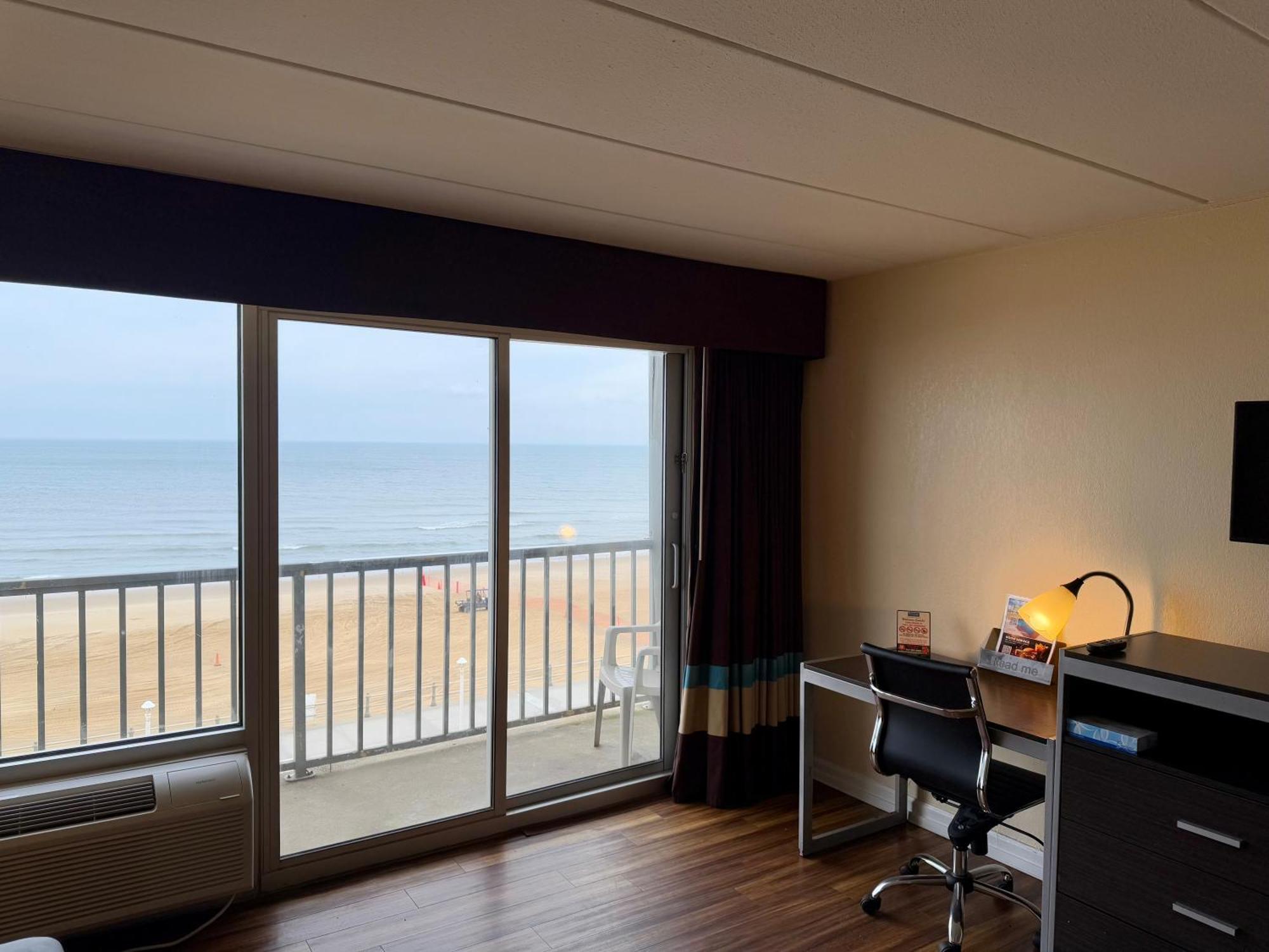 Travelodge By Wyndham Suites Virginia Beach Oceanfront Exterior photo