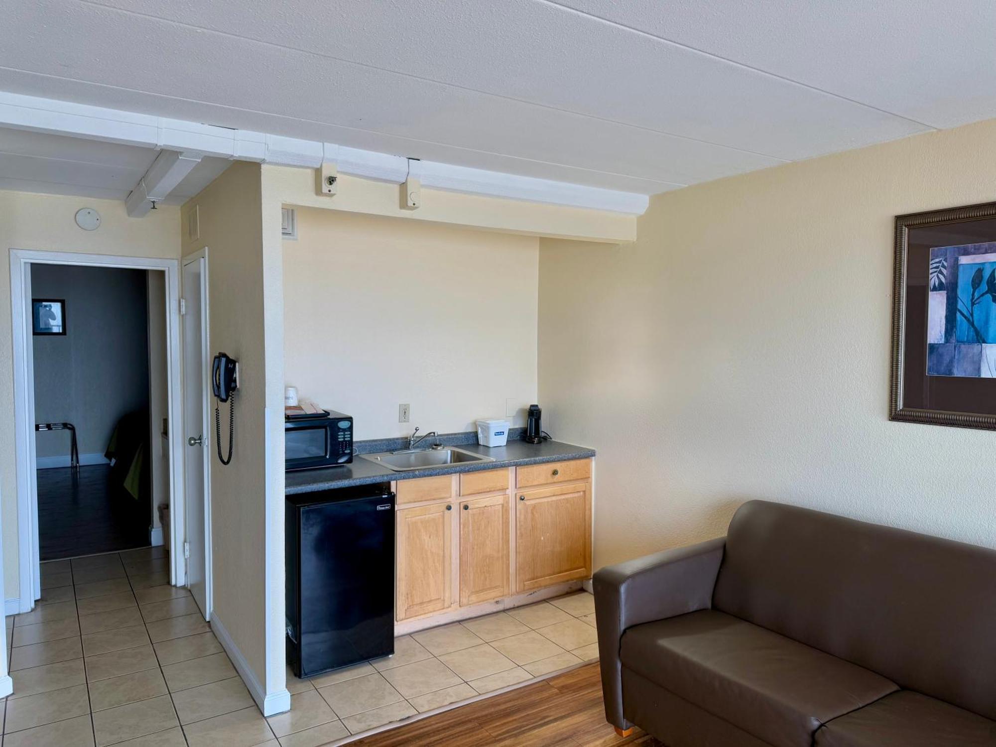 Travelodge By Wyndham Suites Virginia Beach Oceanfront Exterior photo