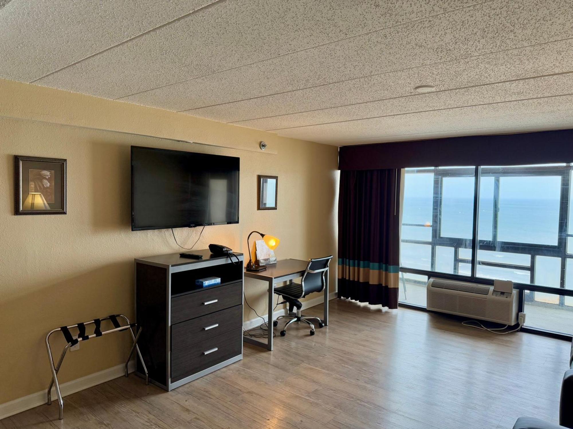 Travelodge By Wyndham Suites Virginia Beach Oceanfront Exterior photo