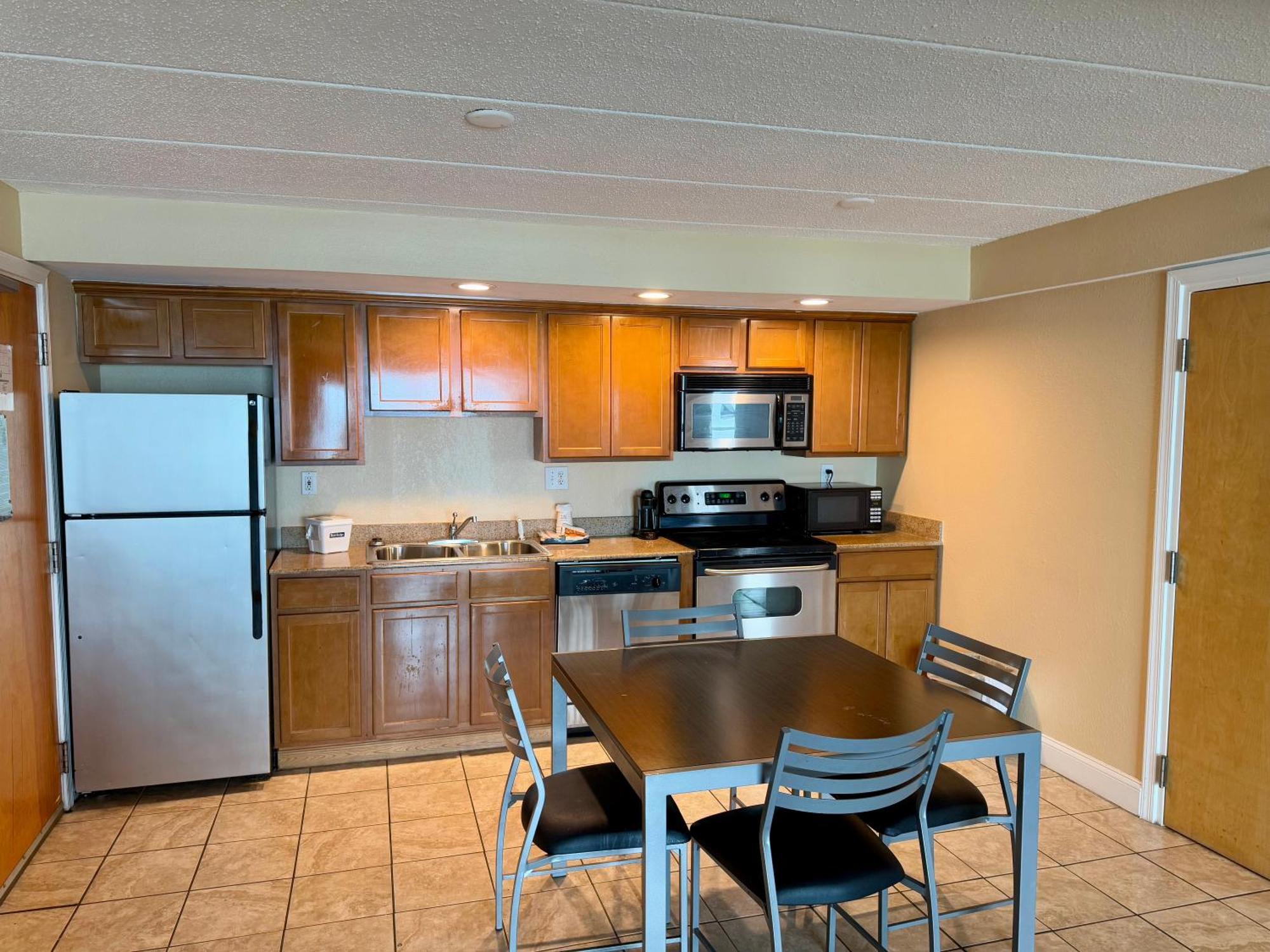 Travelodge By Wyndham Suites Virginia Beach Oceanfront Exterior photo