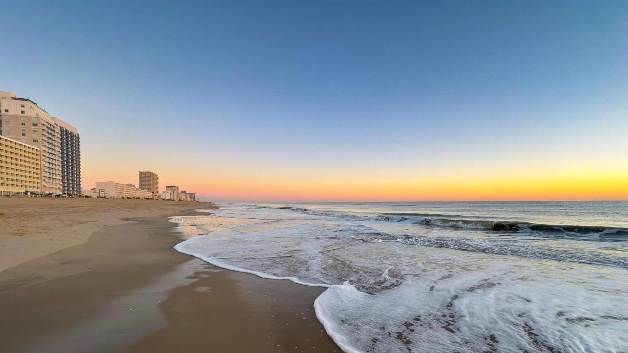 Travelodge By Wyndham Suites Virginia Beach Oceanfront Exterior photo